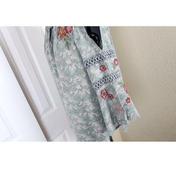 Camo OTS Embroidered Blouse - Picture 4 of 11